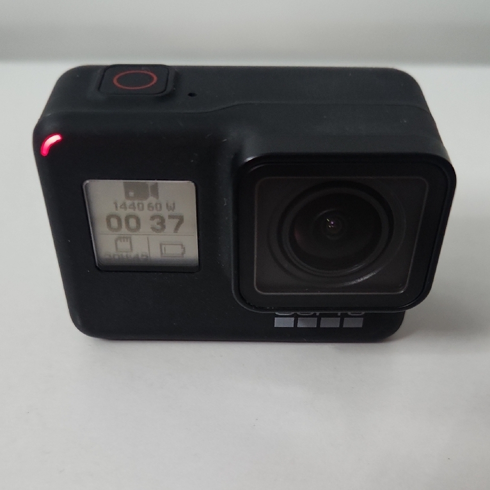 GoPro HERO7 Black with Accessories - Picture 4 of 8